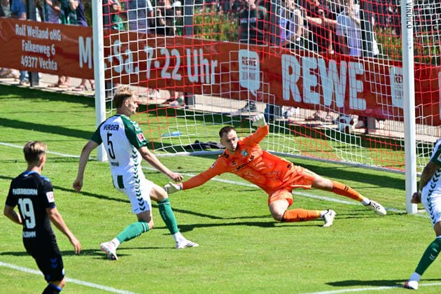 08.08.2026, GER, Freundschaftsspiel SV Werder Bremen vs Paderborn Fussball, Saison 2026 2027), 1.FBL Torwart Karl Hein (Werder Bremen 01) Amos Pieper (Werder Bremen 05) Oythe Stadion am Oyther Berg Niedersachsen Deutschland *** August 8, 2026, GER, Friendly Match: SV Werder Bremen vs. Paderborn Soccer, 2026–2027 Season, 1 FBL Goalkeeper Karl Hein (Werder Bremen) 01 Amos Pieper (Werder Bremen) 05 Oythe Stadium on Oyther Berg, Lower Saxony, Germany Copyright: xnordphotoxGmbHx xKFOTOx