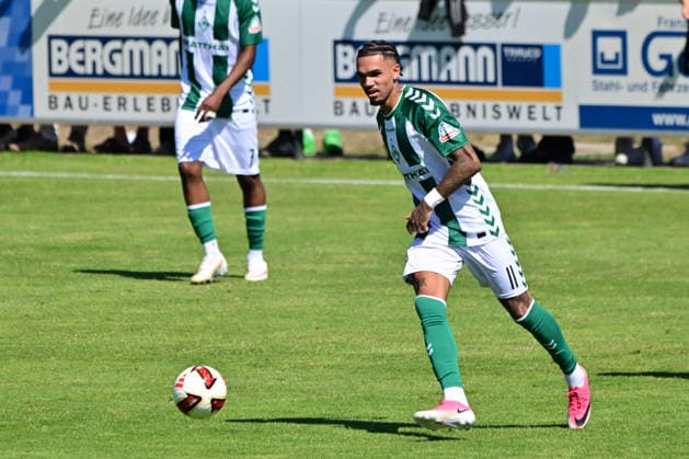 08.08.2026, GER, Freundschaftsspiel SV Werder Bremen vs Paderborn Fussball, Saison 2026 2027), 1.FBL Justin Njinmah (SV Werder Bremen 11); Oythe Stadion am Oyther Berg Niedersachsen Deutschland *** August 8, 2026, GER, Friendly Match: SV Werder Bremen vs. Paderborn, Soccer, 2026–2027 Season, 1 FBL, Justin Njinmah, SV Werder Bremen, 11, Oythe Stadium on Oyther Berg, Lower Saxony, Germany Copyright: xnordphotoxGmbHx xKFOTOx