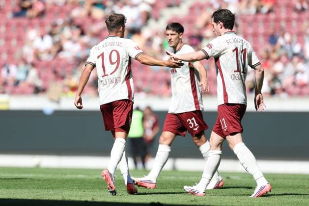 Torjubel von Robin Fellhauer 19 (FC Augsburg), Michael Gregoritsch 11 (FC Augsburg) zum 1:2, FC Augsburg vs. US Sassuolo Calcio, Fussball, 1. Bundesliga, Testspiel, Saison 2026 27, 08.08.2026 Augsburg Bayern Deutschland *** Goal celebration by Robin Fellhauer (19, FC Augsburg) and Michael Gregoritsch (11, FC Augsburg) for the 1-2 score, FC Augsburg vs. US Sassuolo Calcio, Soccer, Bundesliga 1, Friendly Match, 2026-27 Season, August 8, 2026, Augsburg, Bavaria, Germany Copyright: xkolbert-press ChristianxKolbertx