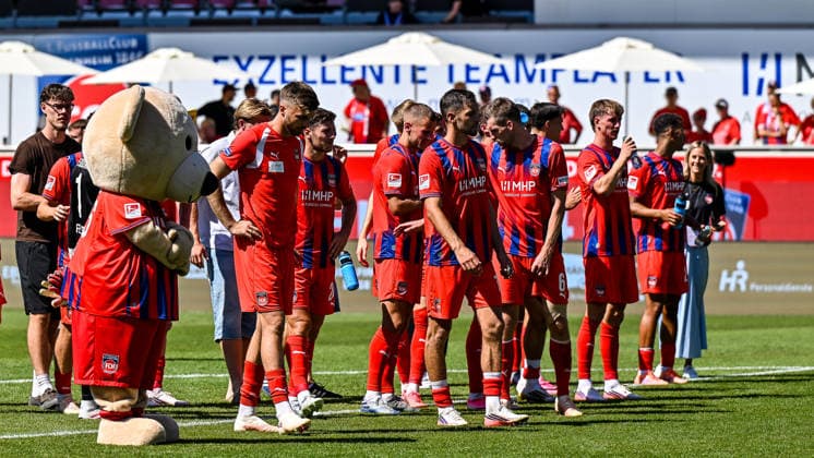 08.08.2026, GER, Fußball, Herren, 2. Bundesliga, 1. FC Heidenheim vs VfL Osnabrück Heidenheimer Spieler nach Spielende Heidenheim Voith-Arena Baden-Württemberg Deutschland *** August 8, 2026, GER, Soccer, Men s, 2. Bundesliga, 1. FC Heidenheim vs. VfL Osnabrück; Heidenheim players after the game; Heidenheim Voith Arena, Baden-Württemberg, Germany Copyright: xNordphotox xHafnerx