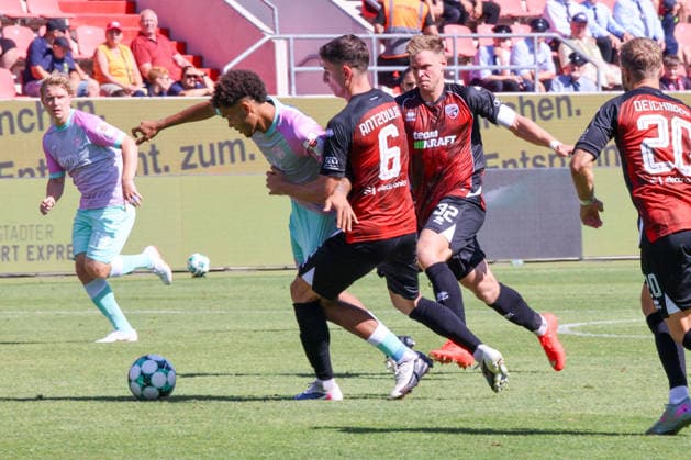 Ohne Not bringen Simon Lorenz (FC Ingolstadt 04, Nr.32) und Georgios Antzoulas (FC Ingolstadt 04, Nr.6) Namrud Embaye (Wuerzburger Kickers, Nr.6) zu Fall beim Spiel FC Ingolstadt 04 gegen Wuerzburger Kickers am 08.08.2026, DFB regulations prohibit any use of photographs as image sequences and or quasi-video. GER, Fussball, 3. Liga, Spieltag 1, FC Ingolstadt 04 gegen Wuerzburger Kickers, 08.08.2026, Audi Sportpark Ingolstadt *** In a non-critical situation, Simon Lorenz of FC Ingolstadt 04, No. 32, and Georgios Antzoulas of FC Ingolstadt 04, No. 6, Namrud Embaye of Würzburger Kickers, No. 6, during the match between FC Ingolstadt 04 and Würzburger Kickers on August 8, 2026, DFB regulations prohibit any use of photographs as image sequences and or quasi-video. GER, Soccer, 3. Liga, Matchday 1, FC Ingolstadt 04 vs. Würzburger Kickers, August 8, 2026, Audi Sportpark Ingolstadt Copyright: xEibner-Pressefoto OliverxSTRISCHx EP-OSH
