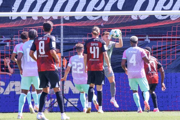 Torwart Johann Hipper (Wuerzburger Kickers, Nr.1) kann immer wieder entscheidend Spielszenen entschaerfen beim Spiel FC Ingolstadt 04 gegen Wuerzburger Kickers am 08.08.2026, DFB regulations prohibit any use of photographs as image sequences and or quasi-video. GER, Fussball, 3. Liga, Spieltag 1, FC Ingolstadt 04 gegen Wuerzburger Kickers, 08.08.2026, Audi Sportpark Ingolstadt *** Goalkeeper Johann Hipper of the Würzburg Kickers, No. 1, repeatedly makes crucial saves during the match between FC Ingolstadt 04 and the Würzburg Kickers on August 8, 2026, DFB regulations prohibit any use of photographs as image sequences and or quasi-video. GER, Soccer, 3. Liga, Matchday 1, FC Ingolstadt 04 vs. Würzburg Kickers, August 8, 2026, Audi Sportpark Ingolstadt Copyright: xEibner-Pressefoto OliverxSTRISCHx EP-OSH