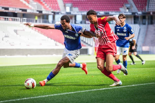 Testspiel: SC Freiburg vs Racing Straßburg, 08.08.2026 Zweikampf zwischen Guela DouÃ (Racing Straßburg, 22) und Derry Scherhant (SC Freiburg, 7) Testspiel: SC Freiburg vs Racing Straßburg, Europa-Park-Stadion, 08.08.2026 DFB DFL REGULATIONS PROHIBIT ANY USE OF PHOTOGRAPHS AS IMAGE SEQUENCES AND OR QUASI-VIDEO. *** Friendly Match: SC Freiburg vs. Racing Strasbourg, August 8, 2026. Tackle between Guela DouÃ of Racing Strasbourg (No. 22) and Derry Scherhant of SC Freiburg (No. 7). Friendly Match: SC Freiburg vs. Racing Strasbourg, Europa-Park Stadium, August 8, 2026 DFB and DFL regulations prohibit any use of photographs as image sequences and or quasi-video. Copyright: xBEAUTIFULxSPORTS Boscox