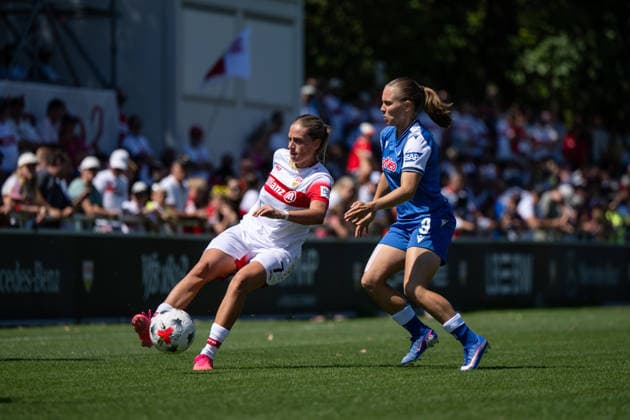 08.08.2026, GER, Fussball, Frauen, Testspiel, Saison 2026 2027, VfB Stuttgart vs TSG 1899 Hoffenheim Daphina Redzepi ( VfB Stuttgart, 07 ) im Zweikampf mit Marie Steiner ( Hoffenheim, 09 ), Stuttgart Robert-Schlienz-Stadion Baden-Württemberg Deutschland *** August 8, 2026, GER, Soccer, Women, Friendly, 2026–2027 Season, VfB Stuttgart vs. TSG 1899 Hoffenheim: Daphina Redzepi (VfB Stuttgart, No. 7) in a tackle with Marie Steiner (Hoffenheim, No. 9), at Robert Schlienz Stadium in Stuttgart, Baden-Württemberg, Germany Copyright: xNordphoto Memmlerx