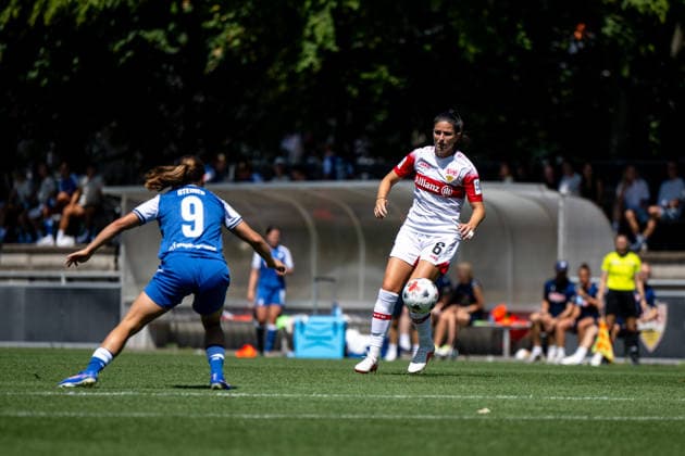 08.08.2026, GER, Fussball, Frauen, Testspiel, Saison 2026 2027, VfB Stuttgart vs TSG 1899 Hoffenheim Chantal Hagel ( VfB Stuttgart, 06 ) am Ball, daneben Marie Steiner ( Hoffenheim, 09 ), Stuttgart Robert-Schlienz-Stadion Baden-Württemberg Deutschland *** August 8, 2026, GER, Soccer, Women s, Friendly, 2026–2027 Season, VfB Stuttgart vs. TSG 1899 Hoffenheim; Chantal Hagel (VfB Stuttgart), No. 6 with the ball, next to her Marie Steiner (Hoffenheim), No. 9; Stuttgart, Robert Schlienz Stadium, Baden-Württemberg, Germany Copyright: xNordphoto Memmlerx