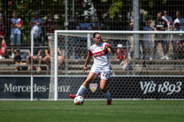 08.08.2026, GER, Fussball, Frauen, Testspiel, Saison 2026 2027, VfB Stuttgart vs TSG 1899 Hoffenheim Adriana Achinska ( VfB Stuttgart, 22 ) am Ball, Stuttgart Robert-Schlienz-Stadion Baden-Württemberg Deutschland *** August 8, 2026, GER, Soccer, Women s, Friendly, 2026–2027 Season, VfB Stuttgart vs. TSG 1899 Hoffenheim, Adriana Achinska (VfB Stuttgart), 22 on the ball, Stuttgart, Robert Schlienz Stadium, Baden-Württemberg, Germany Copyright: xNordphoto Memmlerx