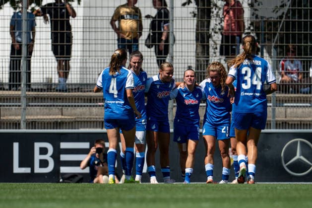 08.08.2026, GER, Fussball, Frauen, Testspiel, Saison 2026 2027, VfB Stuttgart vs TSG 1899 Hoffenheim Chiara Hahn ( Hoffenheim, 23 ), Martine Trollsas Fenger ( Hoffenheim, 15 ), Marie Steiner ( Hoffenheim, 09 ), Laia Martret Jimenez ( Hoffenheim, 21 ), Svenja Vöhringer ( Hoffenheim, 34 ) und Team jubeln über das Tor zum 1:2, Stuttgart Robert-Schlienz-Stadion Baden-Württemberg Deutschland *** August 8, 2026, GER, Soccer, Women, Friendly, 2026–2027 Season, VfB Stuttgart vs. TSG 1899 Hoffenheim: Chiara Hahn (Hoffenheim, 23), Martine Trollsas Fenger (Hoffenheim, 15), Marie Steiner (Hoffenheim, 09), Laia Martret Jimenez (Hoffenheim, 21), Svenja Vöhringer (Hoffenheim, 34) and the team celebrate the goal that made the score 1–2, Stuttgart Robert Schlienz Stadium, Baden-Württemberg, Germany Copyright: xNordphoto Memmlerx