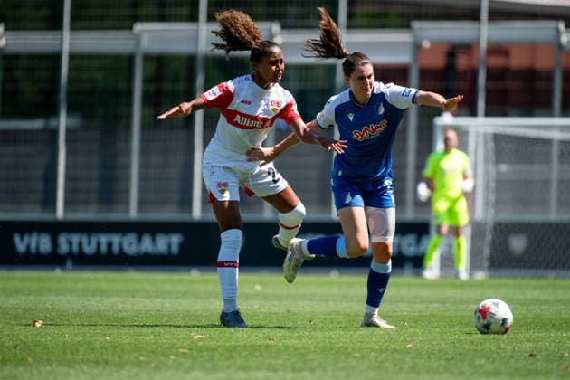 08.08.2026, GER, Fussball, Frauen, Testspiel, Saison 2026 2027, VfB Stuttgart vs TSG 1899 Hoffenheim Katana Ameorfina Norman ( VfB Stuttgart, 24 ) im Zweikampf mit Chiara Hahn ( Hoffenheim, 23 ), Stuttgart Robert-Schlienz-Stadion Baden-Württemberg Deutschland *** August 8, 2026, GER, Soccer, Women s, Friendly, 2026–2027 Season, VfB Stuttgart vs. TSG 1899 Hoffenheim: Katana Ameorfina Norman of VfB Stuttgart, 24, in a tackle with Chiara Hahn of Hoffenheim, 23, at Robert Schlienz Stadium in Stuttgart, Baden-Württemberg, Germany Copyright: xNordphoto Memmlerx