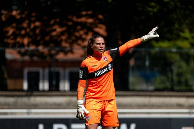 08.08.2026, GER, Fussball, Frauen, Testspiel, Saison 2026 2027, VfB Stuttgart vs TSG 1899 Hoffenheim Laura Giuliani ( VfB Stuttgart, 01 ) gibt Anweisungen, Stuttgart Robert-Schlienz-Stadion Baden-Württemberg Deutschland *** August 8, 2026, GER, Soccer, Women s, Friendly, 2026–2027 Season, VfB Stuttgart vs. TSG 1899 Hoffenheim; Laura Giuliani of VfB Stuttgart (No. 01) gives instructions; Robert Schlienz Stadium, Stuttgart, Baden-Württemberg, Germany Copyright: xNordphoto Memmlerx