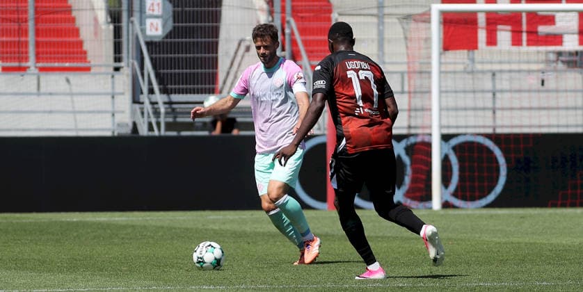 07.08.2026, 3. Liga, FC Ingolstadt 04 - FC Wuerzburger Kickers v.li.: Daniel Haegele (FC Wuerzburger Kickers), Obed Chidindu Ugondu (FC Ingolstadt 04) Ingolstadt Audi-Sportpark Bayern Deutschland *** August 7, 2026, 3rd Division, FC Ingolstadt 04 vs. FC Würzburger Kickers; from left: Daniel Haegele (FC Würzburger Kickers), Obed Chidindu Ugondu (FC Ingolstadt 04); Ingolstadt, Audi Sportpark, Bavaria, Germany