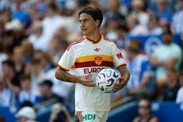 Paulo Dybala of AS Roma Brighton and Hove Albion v Roma, Pre Season Friendly, Football, American Express Community Stadium, Brighton, UK - 08 Aug 2026Brighton American Express Community Stadi United Kingdom EDITORIAL USE ONLY No use with unauthorised audio, video, data, fixture lists, club league logos or live services. Online in-match use limited to 120 images, no video emulation. No use in betting, games or single club league player publications.  Copyright: xMattxImpey Shutterstockx 17050873d