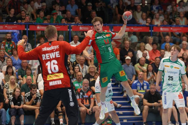 08.08.2026, xtgx, Handball Turnier, SC Magdeburg - SC DHfK Leipzig emspor, v.l. Oskar Vind Rasmussen (Magdeburg, 9) wirft Tor, Torschuetze, erzielt Tor, Treffer, scores the goal Lößnitz *** August 8, 2026, xtgx, Handball Tournament, SC Magdeburg vs. SC DHfK Leipzig emspor, from left: Oskar Vind Rasmussen (Magdeburg), 9 takes a shot, goal scorer, scores a goal, Lößnitz