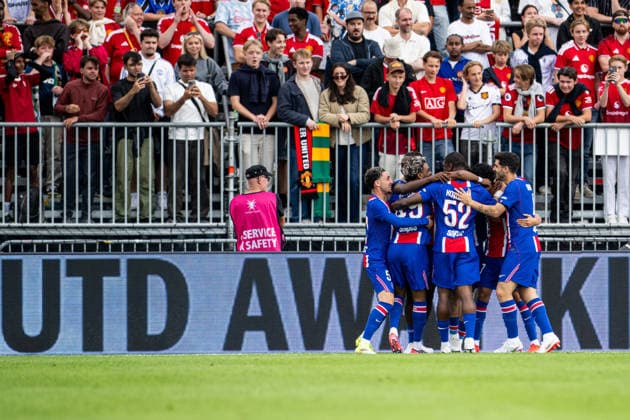 260808 Players of Paris Saint-Germains celebrates after 0-1 during the friendly match between Manchester United, ManU and Paris Saint-Germain August 8 2026 in Gothenburg. *** August 8, 2026: Paris Saint-Germain players celebrate after scoring the 0-1 goal during the friendly match between Manchester United and Paris Saint-Germain in Gothenburg  Copyright: FREDRIKxAREMYR BB260808FA019