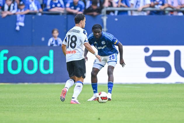 08.08.2026, Fussball, Saison 2026 2027, Testspiel, FC Schalke 04 - Atalanta Bergamo, Junior Dina Ebimbe (FC Schalke 04) xRHR-FOTO YYx *** August 8, 2026, Soccer, 2026–2027 Season, Friendly Match, FC Schalke 04 vs. Atalanta Bergamo, Junior Dina Ebimbe, FC Schalke 04 xRHR PHOTO YYx Copyright: KROEGER RHR-FOTOx RHR-FOTO YY