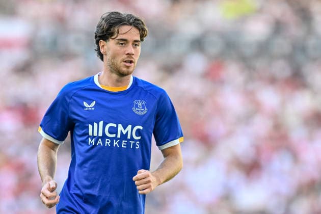 Hayden Hackney (Everton FC) Looks on during the during the pre-season friendly match between VfB Stuttgart and Everton at MHP Arena on August 8, 2026 in Stuttgart, Germany. (Photo by Harry Langer DeFodi Images) - *** Hayden Hackney of Everton FC watches the preseason friendly match between VfB Stuttgart and Everton at the MHP Arena on August 8, 2026, in Stuttgart, Germany. Photo by Harry Langer, DeFodi Images