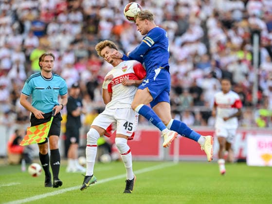 Lazar JovanoviÄ‡ (VfB Stuttgart) and Jarrad Branthwaite Everton FC) battle for the ball during the during the pre-season friendly match between VfB Stuttgart and Everton at MHP Arena on August 8, 2026 in Stuttgart, Germany. (Photo by Harry Langer DeFodi Images) - *** Lazar Jovanovic of VfB Stuttgart and Jarrad Branthwaite of Everton FC battle for the ball during the preseason friendly match between VfB Stuttgart and Everton at the MHP Arena on August 8, 2026, in Stuttgart, Germany. Photo by Harry Langer, DeFodi Images