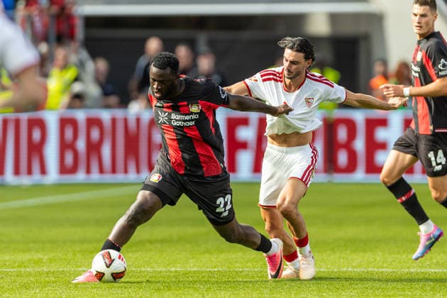 Victor Boniface (Bayer 04 Leverkusen) und Juan Iglesias (Sevilla FC) battle for the ball during the pre-season friendly match between Bayer 04 Leverkusen and Sevilla FC at BayArena on August 8, 2026 in Leverkusen, Germany. (Photo by Mario Hommes DeFodi Images) - *** Victor Boniface of Bayer 04 Leverkusen and Juan Iglesias of Sevilla FC battle for the ball during the preseason friendly match between Bayer 04 Leverkusen and Sevilla FC at BayArena on August 8, 2026, in Leverkusen, Germany. Photo by Mario Hommes, DeFodi Images
