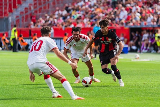 Iglesias (FC Sevillas, 27) im Zweikampf mit Afonso Moreira (Bayer 04 Leverkusen, 09) Bayer 04 Leverkusen vs. FC Sevilla, Fussball, Saisoneroeffnungspiel, Freundschaftsspiel, Saison 2026 27, 08.08.2026, DFL REGULATIONS PROHIBIT ANY USE OF PHOTOGRAPHS AS IMAGE SEQUENCES AND OR QUASI-VIDEO, Bayer 04 Leverkusen vs. FC Sevilla, Fussball, Saisoneroeffnungsspiel, Freundschaftsspiel, Saison 2026 27, 08.08.2026 Leverkusen *** Iglesias of FC Sevilla, 27, in a tackle with Afonso Moreira of Bayer 04 Leverkusen, 09 Bayer 04 Leverkusen vs. FC Sevilla, soccer, season opener, friendly match, 2026–27 season, August 8, 2026, DFL regulations prohibit any use of photographs as image sequences and or quasi-video, Bayer 04 Leverkusen vs. FC Sevilla, soccer, season opener, friendly match, 2026–27 season, August 8, 2026, Leverkusen Copyright: xEibner-Pressefoto LukasxBaldygax EP_LBA