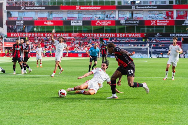 Iglesias (FC Sevillas, 27) graetscht einen Ball vor Jeanuel Belocian (Bayer 04 Leverkusen, 44) weg Bayer 04 Leverkusen vs. FC Sevilla, Fussball, Saisoneroeffnungspiel, Freundschaftsspiel, Saison 2026 27, 08.08.2026, DFL REGULATIONS PROHIBIT ANY USE OF PHOTOGRAPHS AS IMAGE SEQUENCES AND OR QUASI-VIDEO, Bayer 04 Leverkusen vs. FC Sevilla, Fussball, Saisoneroeffnungsspiel, Freundschaftsspiel, Saison 2026 27, 08.08.2026 Leverkusen *** Iglesias of FC Sevilla (27) intercepts a ball in front of Jeanuel Belocian of Bayer 04 Leverkusen (44) during the match between Bayer 04 Leverkusen and FC Sevilla, soccer, season opener, friendly match, 2026–27 season, August 8, 2026, DFL regulations prohibit any use of photographs as image sequences and or quasi-video, Bayer 04 Leverkusen vs. FC Sevilla, soccer, season opener, friendly match, 2026–27 season, August 8, 2026, Leverkusen Copyright: xEibner-Pressefoto LukasxBaldygax EP_LBA