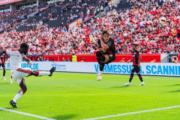 Lucien Agoume (FC Sevilla, 18) klaert und Afonso Moreira (Bayer 04 Leverkusen, 09) springt in den Ball Bayer 04 Leverkusen vs. FC Sevilla, Fussball, Saisoneroeffnungspiel, Freundschaftsspiel, Saison 2026 27, 08.08.2026, DFL REGULATIONS PROHIBIT ANY USE OF PHOTOGRAPHS AS IMAGE SEQUENCES AND OR QUASI-VIDEO, Bayer 04 Leverkusen vs. FC Sevilla, Fussball, Saisoneroeffnungsspiel, Freundschaftsspiel, Saison 2026 27, 08.08.2026 Leverkusen *** Lucien Agoume (FC Sevilla), 18, clears the ball, and Afonso Moreira (Bayer 04 Leverkusen), 09, jumps for the ball; Bayer 04 Leverkusen vs. FC Sevilla, soccer, season opener, friendly match, 2026–27 season, August 8, 2026, DFL regulations prohibit any use of photographs as image sequences and or quasi-video, Bayer 04 Leverkusen vs. FC Sevilla, soccer, season opener, friendly match, 2026–27 season, August 8, 2026, Leverkusen Copyright: xEibner-Pressefoto LukasxBaldygax EP_LBA
