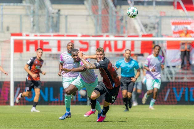 Ingolstadt, Deutschland 08. August 2026: 3. Liga - 2026 2027 - Sp. 1 - FC Ingolstadt 04 gegen FC Würzburger Kickers Im Bild: v. li. im Zweikampf Tarsis Bonga (FWK) und Jonas Scholz (FCI) DFB DFL regulations prohibit any use of photographs as image sequences and or quasi-video Audi Sportpark Bayern *** Ingolstadt, Germany, August 8, 2026, 3rd League 2026–2027, Matchday 1: FC Ingolstadt 04 vs. FC Würzburger Kickers. Pictured from left, in a tackle: Tarsis Bonga (FWK) and Jonas Scholz (FCI). DFB and DFL regulations prohibit any use of photographs as image sequences and or quasi-video. Audi Sportpark Bayern Copyright: xFotostandx xSchäferx
