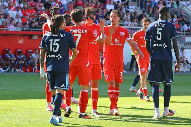 Mainz, Deutschland 08. August 2026: Testspiel - 2026 2027 - 1. FSV Mainz 05 gegen Paris FC Im Bild: Torschütze Fabio Gruber (Mainz) (mit Maske) freut sich über sein Tor zum 1:0. DFL regulations prohibit any use of photographs as image sequences and or quasi-video Bruchwegstadion Rheinland - Pfalz *** Mainz, Germany August 8, 2026 Friendly Match 2026–2027 1 FSV Mainz 05 vs. Paris FC Pictured: Goal scorer Fabio Gruber of Mainz, wearing a mask, celebrates his goal to make it 1–0. DFL regulations prohibit any use of photographs as image sequences and or quasi-video. BruchwegStadium, Rhineland-Palatinate Copyright: xFotostandx xRacochax