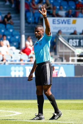 08.08.2026, xavx, Fussball 3.Liga, SV Wehen Wiesbaden - Preußen Münster v.l. Referee Schiedsrichter Assad Nouhoum gibt Anweisungen, gestikuliert, mit den Armen gestikulieren, gives instructions, gesticulate. (DFL DFB REGULATIONS PROHIBIT ANY USE OF PHOTOGRAPHS as IMAGE SEQUENCES and or QUASI-VIDEO) Wiesbaden *** August 8, 2026, xavx, Soccer 3rd Division, SV Wehen Wiesbaden vs. Preußen Münster: Referee Assad Nouhoum gives instructions, gestures, waves his arms, gives instructions, gesticulates. DFL and DFB regulations prohibit any use of photographs as image sequences and or quasi-video. Wiesbaden