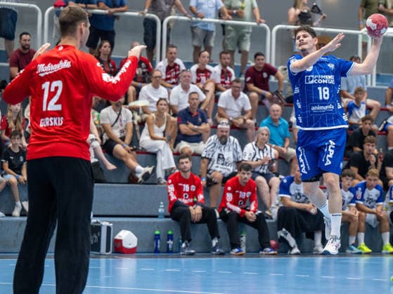HANDBALL - ALPLA Sommercup HARD,AUSTRIA,08.AUG.26 - HANDBALL - ALPLA Sommercup, third place match, HC Hard vs TBV Lemgo Lippe. Image shows Lukas Gurskis (Hard) and Levin Wanner (Lemgo).  GEPAxpictures xOliverxLerch