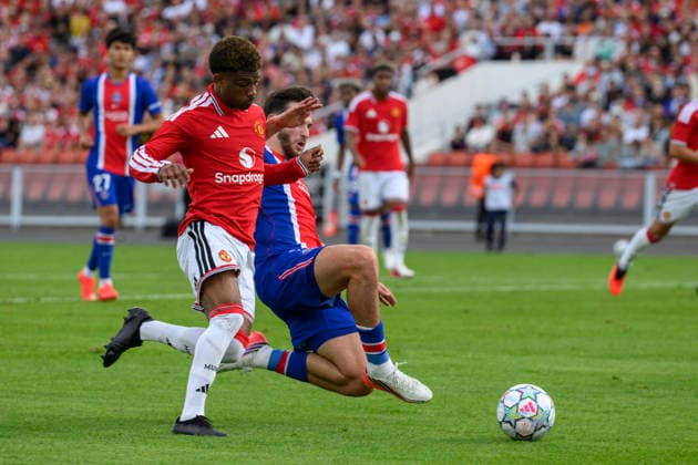 260808 Manchester Uniteds Diallo Amad and Paris Saint-Germains Chvitja Kvaratschelia during the friendly match between Manchester United, ManU and Paris Saint-Germain August 8 2026 in Gothenburg. *** August 8, 2026: Manchester United s Diallo Amad and Paris Saint-Germain s Chvitja Kvaratschelia during the friendly match between Manchester United and Paris Saint-Germain on August 8, 2026, in Gothenburg  Copyright: FREDRIKxAREMYR BB260808FA030