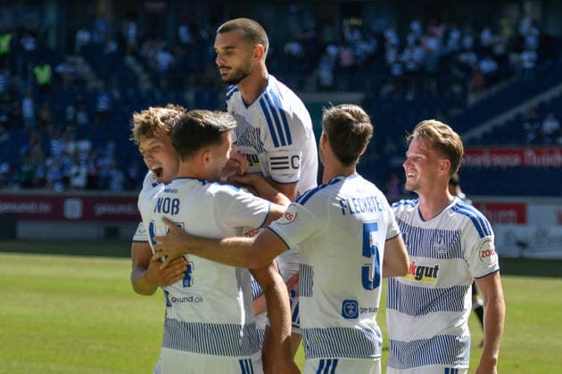 Ben Schlicke (Duisburg 40) jubelt nach dem Tor zum 2:0 mit der Mannschaft 08.08.2026 ¢ Fussball ¢ MSV Duisburg vs SV Meppen, Schauinsland-Reisen-Arena, Duisburg, DFB DFL REGULATIONS PROHIBIT ANY USE OF PHOTOGRAPHS AS IMAGE SEQUENCES AND OR QUASI-VIDEO NRW Germany *** Ben Schlicke (Duisburg 40) celebrates with the team after scoring the goal that made it 2–0 on August 8, 2026 ¢ Soccer ¢ MSV Duisburg vs. SV Meppen, Schauinsland Reisen Arena, Duisburg, DFB and DFL regulations prohibit any use of photographs as image sequences and or quasi-video. NRW, Germany Copyright: xpepphotox xSaschaxWeizx pep00321, pep_20260808_hm_53322