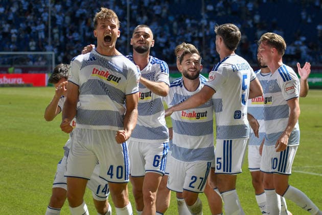 Ben Schlicke (Duisburg 40) jubelt nach dem Tor zum 2:0 mit der Mannschaft 08.08.2026 ¢ Fussball ¢ MSV Duisburg vs SV Meppen, Schauinsland-Reisen-Arena, Duisburg, DFB DFL REGULATIONS PROHIBIT ANY USE OF PHOTOGRAPHS AS IMAGE SEQUENCES AND OR QUASI-VIDEO NRW Germany *** Ben Schlicke (Duisburg 40) celebrates with the team after scoring the goal that made it 2–0 on August 8, 2026 ¢ Soccer ¢ MSV Duisburg vs. SV Meppen, Schauinsland Reisen Arena, Duisburg, DFB and DFL regulations prohibit any use of photographs as image sequences and or quasi-video. NRW, Germany Copyright: xpepphotox xSaschaxWeizx pep00321, pep_20260808_hm_53337