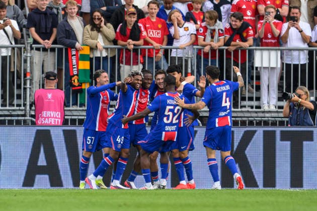 260808 Paris Saint-Germains players celebrate after 0-1 during the friendly match between Manchester United, ManU and Paris Saint-Germain August 8 2026 in Gothenburg. *** August 8, 2026: Paris Saint-Germain players celebrate after the 0–1 victory during the friendly match between Manchester United and Paris Saint-Germain in Gothenburg  Copyright: FREDRIKxAREMYR BB260808FA031
