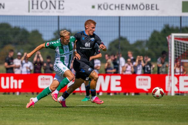 Testspiel: Werder Bremen vs. SC Paderborn 07, 08.08.2026 Marco Grüll (Werder Bremen, 17); Testspiel: Werder Bremen vs. SC Paderborn 07 am 08.08.2026 in Vechta (Stadion Oyther Berg), Germany, *** Friendly Match: Werder Bremen vs. SC Paderborn 07, August 8, 2026, Marco Grüll, Werder Bremen, 17 Friendly Match: Werder Bremen vs. SC Paderborn 07 on August 8, 2026, at Oyther Berg Stadium in Vechta, Germany, Copyright: xBEAUTIFULxSPORTS Neddermannx