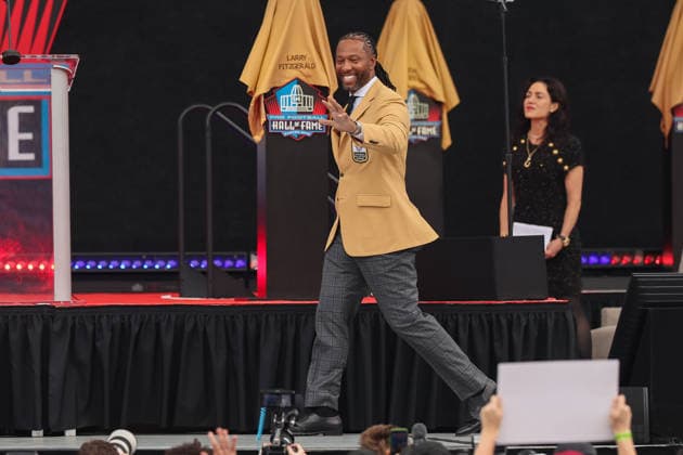 August 8, 2026, Canton, Ohio, USA: 2026 Pro Football Hall of Fame Enshrinee LARRY FITZGERALD waves to the crowd at the 2026 Pro Football Hall of Fame Enshrinement ceremony at Tom Benson Hall of Fame Stadium on August 8, 2026 in Canton, Ohio. Canton USA - ZUMAs335 20260808_znp_s335_003 Copyright: xMatthewxSmithx
