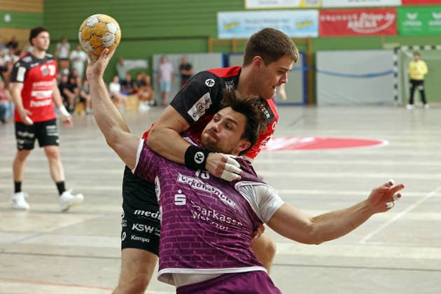 08.08.2026, xovx, Handball Lindencup, TV Hüttenberg - Pfadi Winterthur v.l. Lionel Mirdita (Pfadi Winterthur), Vit Reichl (TV Hüttenberg) Linden Stadthalle Hessen Deutschland (DE) *** August 8, 2026, xovx, Lindencup Handball Tournament, TV Hüttenberg vs. Pfadi Winterthur; Lionel Mirdita (Pfadi Winterthur), Vit Reichl (TV Hüttenberg); Linden Stadthalle, Hesse, Germany, DE