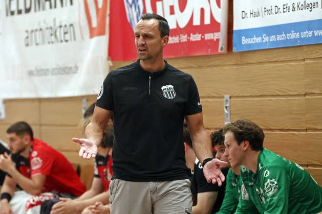 08.08.2026, xovx, Handball Lindencup, TV Hüttenberg - Pfadi Winterthur v.l. Trainer Goran Cvetkovic (Pfadi Winterthur) Linden Stadthalle Hessen Deutschland (DE) *** August 8, 2026, xovx, Lindencup Handball Tournament, TV Hüttenberg vs. Pfadi Winterthur; Coach Goran Cvetkovic, Pfadi Winterthur; Linden City Hall, Hesse, Germany, DE