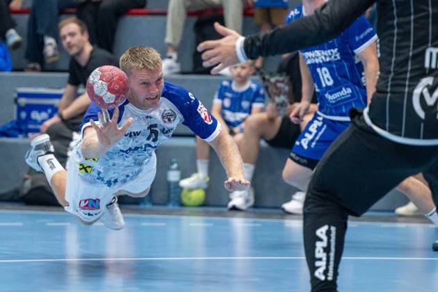 HANDBALL - ALPLA Sommercup HARD,AUSTRIA,08.AUG.26 - HANDBALL - ALPLA Sommercup, third place match, HC Hard vs TBV Lemgo Lippe. Image shows Jens Svane Peschardt (Hard).  GEPAxpictures xOliverxLerch
