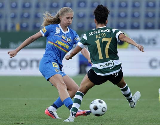 SOCCER - WCL, St.Poelten vs Sporting SANKT POELTEN,AUSTRIA,08.AUG.26 - SOCCER - UEFA Women s Champions League, qualification, SKN Sankt Poelten vs Sporting CP. Image shows Ludmila Matavkova (St.Poelten) and Claudia Neto (Lissabon).  GEPAxpictures xWalterxLuger