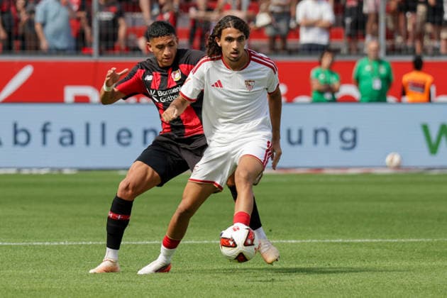 08.08.2026, xgrfx, Fussball Testspiel, Bayer Leverkusen - FC Sevilla v.l. Equi Fernandez (Bayer Leverkusen), Nicolas Guillen (FC Sevilla) (DFL DFB REGULATIONS PROHIBIT ANY USE OF PHOTOGRAPHS as IMAGE SEQUENCES and or QUASI-VIDEO) Leverkuseb *** August 8, 2026, xgrfx, Soccer Friendly Match, Bayer Leverkusen vs. FC Sevilla, featuring Equi Fernandez of Bayer Leverkusen, Nicolas Guillen FC Sevilla DFL DFB REGULATIONS PROHIBIT ANY USE OF PHOTOGRAPHS as IMAGE SEQUENCES and or QUASI-VIDEO Leverkuseb