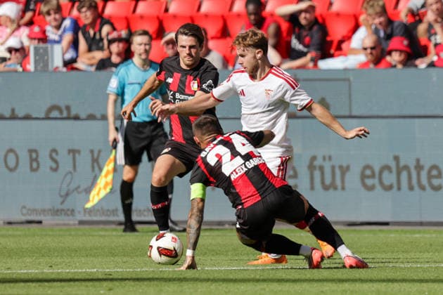 08.08.2026, xgrfx, Fussball Testspiel, Bayer Leverkusen - FC Sevilla v.l. Jonas Hofmann (Bayer Leverkusen), Peque (FC Sevilla) (DFL DFB REGULATIONS PROHIBIT ANY USE OF PHOTOGRAPHS as IMAGE SEQUENCES and or QUASI-VIDEO) Leverkuseb *** August 8, 2026, xgrfx, soccer friendly match, Bayer Leverkusen vs. FC Sevilla, featuring Jonas Hofmann (Bayer Leverkusen) and Peque (FC Sevilla). DFL and DFB regulations prohibit any use of photographs as image sequences and or quasi-video. Leverkuseb
