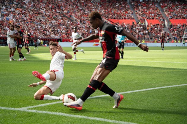 Deutschland: 08.08.2026, Saisoneröffnung - Bayer 04 Leverkusen vs FC Sevilla, BayArena (Leverkusen): Jeanuel Belocian schlägt den Ball in den Strafraum Leverkusen Deutschland *** Germany, August 8, 2026, Season Opener: Bayer 04 Leverkusen vs. FC Sevilla, BayArena, Leverkusen. Jeanuel Belocian kicks the ball into the penalty area. Leverkusen, Germany Copyright: xMijoxLubecx