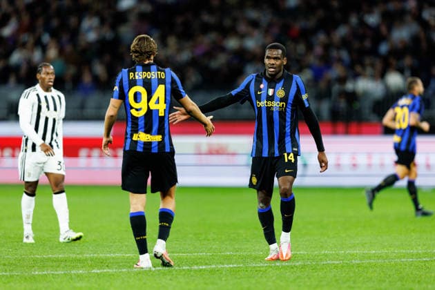 August 8, 2026, Perth, Wa, Australia: Francesco Pio Esposito and Ange-Yoan Bonny during the Calcio Italiano match between Juventus FC and Internazionale FC at Optus Stadium in Perth. Juventus FC V Internazionale FC Ã¢â‚¬ Calcio Italiano Perth  - ZUMAc318 20260808_znp_c318_031 Copyright: xJohnxCarusix