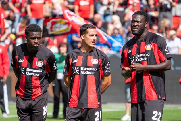 Deutschland: Freundschaftsspiel-Vorbereitung 2026 2027 - Bayer 04 Leverkusen vs FC Sevilla - BayArena-Stadion (Leverkusen): Freisteller, Nahaufnahme, Porträt, Portrait, Mannschaftsfoto Lucas Vazquez (Bayer 04 Leverkusen, 21) Viktor Boniface (Bayer 04 Leverkusen, 22) Ernest Poku (Bayer 04 Leverkusen, 19) Leverkusen Leverkusen-BayArena-Stadion Deutschland *** Germany Friendly Match, 2026-2027 Season, Bayer 04 Leverkusen vs. FC Sevilla, BayArena Stadium, Leverkusen; cutout, close-up, portrait, team photo of Lucas Vázquez (Bayer 04 Leverkusen), 21 Viktor Boniface, Bayer 04 Leverkusen; 22 Ernest Poku, Bayer 04 Leverkusen; 19 Leverkusen, Leverkusen, BayArena Stadium, Germany Copyright: xOrhanxHabashx