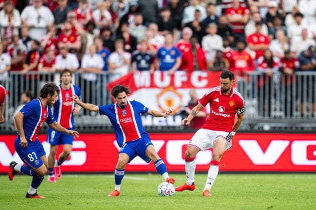 260808 Vitinha of Paris Saint-Germain and Bruno Fernandes of Manchester United, ManU during the friendly match between Manchester United and Paris Saint-Germain August 8 2026 in Gothenburg. *** August 8, 2026: Vitinha of Paris Saint-Germain and Bruno Fernandes of Manchester United during the friendly match between Manchester United and Paris Saint-Germain on August 8, 2026, in Gothenburg  Copyright: FREDRIKxAREMYR BB260808FA040
