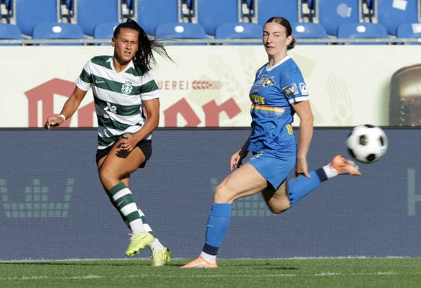 SOCCER - WCL, St.Poelten vs Sporting SANKT POELTEN,AUSTRIA,08.AUG.26 - SOCCER - UEFA Women s Champions League, qualification, SKN Sankt Poelten vs Sporting CP. Image shows Ana Dias (Lissabon) and Magdalena Rukavina (St.Poelten).  GEPAxpictures xWalterxLuger