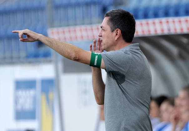 SOCCER - WCL, St.Poelten vs Sporting SANKT POELTEN,AUSTRIA,08.AUG.26 - SOCCER - UEFA Women s Champions League, qualification, SKN Sankt Poelten vs Sporting CP. Image shows head coach Micael Sequeira (Lissabon).  GEPAxpictures xWalterxLuger