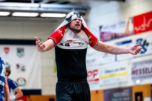 08.08.2026, xdobgx, Handball Heide-Cup 2026, VfL Gummersbach - HOJ Elite v.l. Thomas Solstad (HoJ Elite, 44) Reklamiert, beschwert sich, schimpft, complains Schneverdingen *** August 8, 2026, xdobgx, 2026 Heide Cup Handball Tournament, VfL Gummersbach HOJ Elite vs. Thomas Solstad HoJ Elite, 44 Protests, complains, grumbles, Schneverdingen