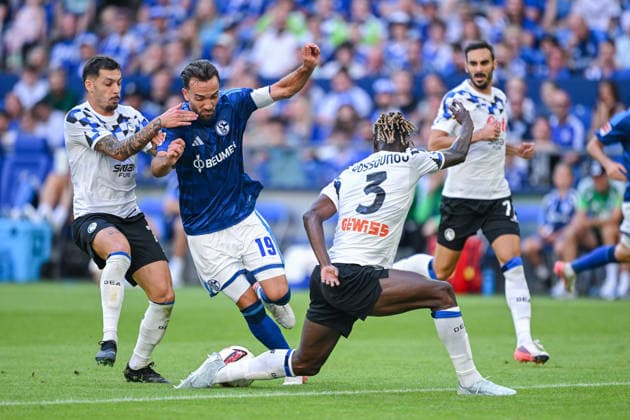 08.08.2026, Fussball, Saison 2026 2027, Testspiel, FC Schalke 04 - Atalanta Bergamo, Davide Zappacosta (Atalanta Bergamo), Kenan Karaman (FC Schalke 04), Odilon Kossounou (Atalanta Bergamo) xRHR-FOTO YYx *** August 8, 2026, Soccer, 2026–2027 season, Friendly match, FC Schalke 04 vs. Atalanta Bergamo, Davide Zappacosta (Atalanta Bergamo), Kenan Karaman (FC Schalke 04), Odilon Kossounou (Atalanta Bergamo) xRHR PHOTO YYx Copyright: KROEGER RHR-FOTOx RHR-FOTO YY
