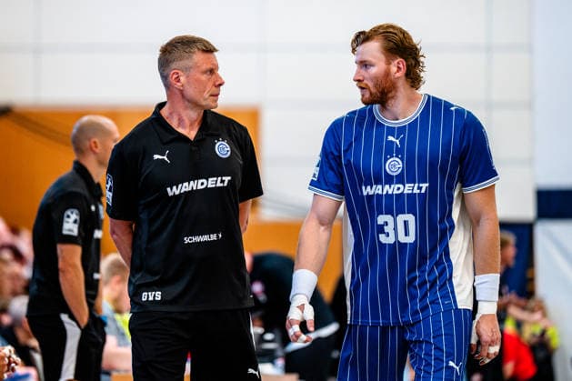 08.08.2026, xdobgx, Handball Heide-Cup 2026, VfL Gummersbach - HOJ Elite v.l. GuÃ°jon Valur SigurÃ°sson (VfL Gummersbach, Trainer), Tom Kiesler (VfL Gummersbach, 30), im Gespräch, in conversation Schneverdingen *** August 8, 2026, xdobgx, 2026 Heide Cup Handball Tournament, VfL Gummersbach HOJ Elite vs. Guðjon Valur Sigurðsson, VfL Gummersbach, Coach Tom Kiesler, VfL Gummersbach, 30, in conversation, Schneverdingen