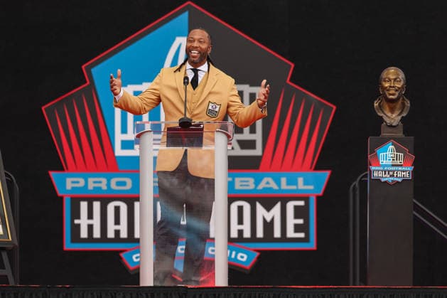 August 8, 2026, Canton, Ohio, USA: 2026 Pro Football Hall of Fame Enshrinee LARRY FITZGERALD speaks at the 2026 Pro Football Hall of Fame Enshrinement ceremony at Tom Benson Hall of Fame Stadium on August 8, 2026 in Canton, Ohio. Canton USA - ZUMAs335 20260808_znp_s335_020 Copyright: xMatthewxSmithx